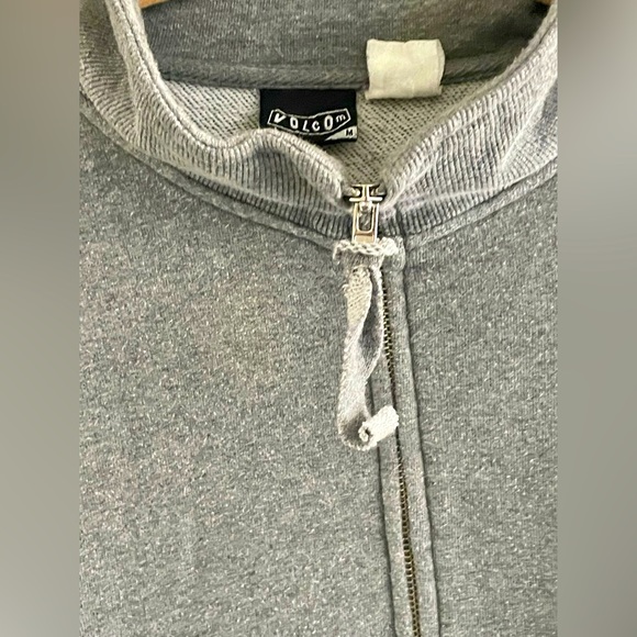 Vintage Gray and Red Y2K Distressed Volcom 1991 Sweatshirt Hoodie Size M - Picture 5 of 9